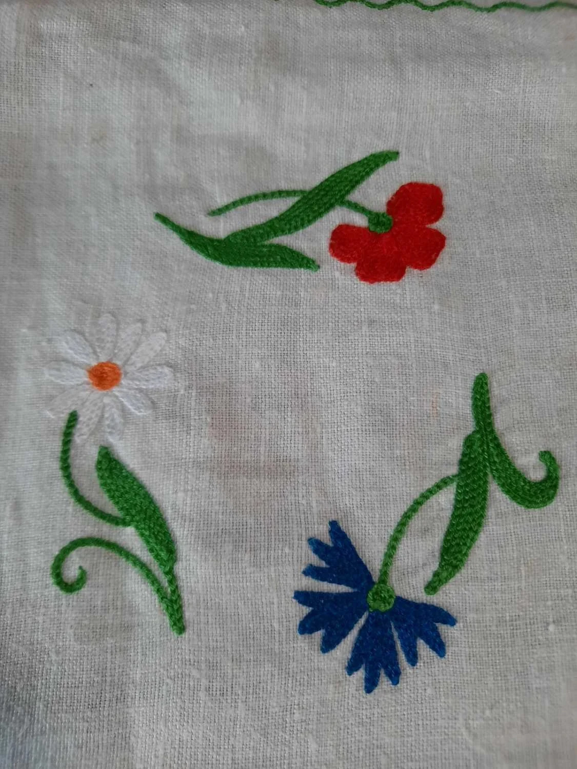 🥀Nappe en coton brodé 100 x 110 cm .Fait Main.. – photo 7